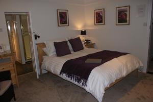 Ένα ή περισσότερα κρεβάτια σε δωμάτιο στο Woodacre B & B +12 φωτογραφίες