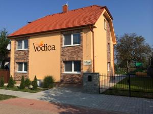 a building with a voda sign on the side of it at Vila Vodica in Hul