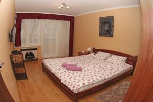 A bed or beds in a room at Levendula apartman