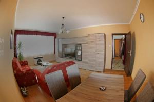 A television and/or entertainment centre at Levendula apartman