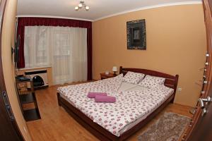A bed or beds in a room at Levendula apartman