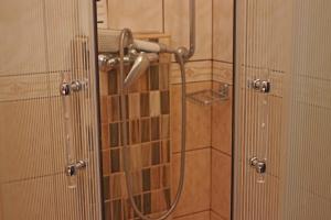 A bathroom at Levendula apartman