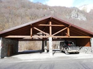 a garage with a jeep parked under it at Vikendice Biocinovici in Kolašin