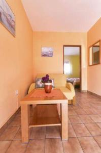 Ein Bett oder Betten in einem Zimmer der Unterkunft Apartmani Lovrinović