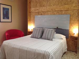En eller flere senge i et værelse på Mare Nostrum Petit Hôtel