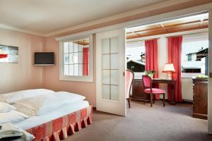 TV a/nebo společenská místnost v ubytování Hotel Hirlanda