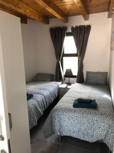Postel nebo postele na pokoji v ubytování casa sea front costa teguise