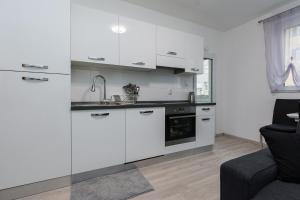Kuchyňa alebo kuchynka v ubytovaní Marea Apartments