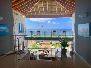 Uma vista da piscina em Group & Family House Galant Curaçao ou nos arredores