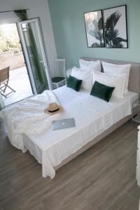 En eller flere senge i et værelse på Villa Marinesa