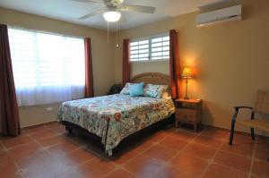 Ένα ή περισσότερα κρεβάτια σε δωμάτιο στο Isla Hermosa Guesthouse
