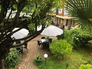 Κήπος έξω από το Hotel Simpatia