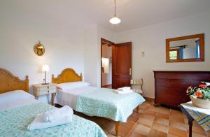Giường trong phòng chung tại Can Pontico