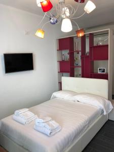 a bedroom with a bed with towels on it at Borgo Guelfo VII in Florence