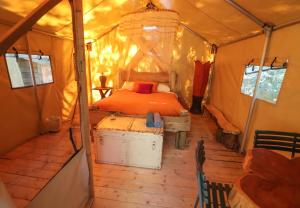 A bed or beds in a room at Ruby Lake Resort