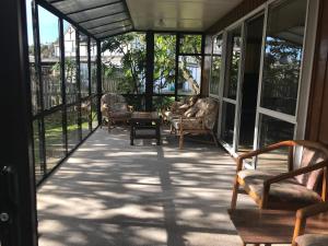 Balkón nebo terasa v ubytování Tudor Lodge Motel