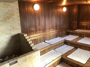 Dormy Inn PREMIUM Kushiro客房内的一张或多张床位
