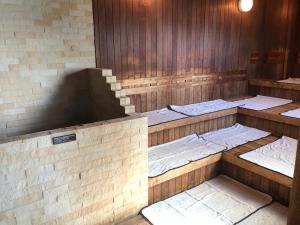 Dormy Inn PREMIUM Kushiro客房内的一张或多张床位