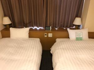 Dormy Inn PREMIUM Kushiro客房内的一张或多张床位