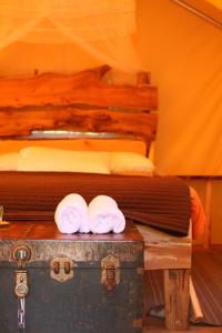 A bed or beds in a room at Ruby Lake Resort