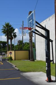 a basketball hoop on the side of a building at Economy Inn New Orleans in New Orleans