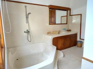 Koupelna v ubytování Puri Mesari Hotel