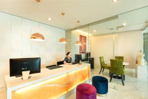 TV a/nebo společenská místnost v ubytování Lenox Hotel