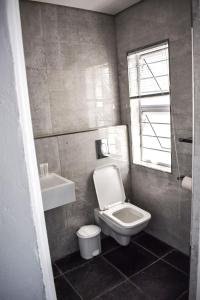 Santorini Guesthouse的一间浴室