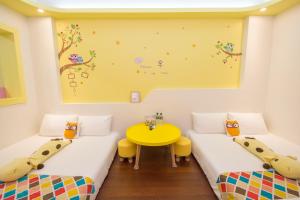 Een bed of bedden in een kamer bij Childlike B&B