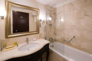 Koupelna v ubytování Rixos-Prykarpattya Resort