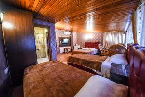 Postel nebo postele na pokoji v ubytování Kosk Hotel Kadikoy