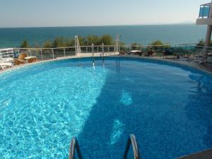 Bazén v ubytování Aparthotel Costa Calma nebo v jeho okolí