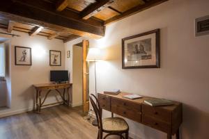 A television and/or entertainment centre at Calzaiuoli loft