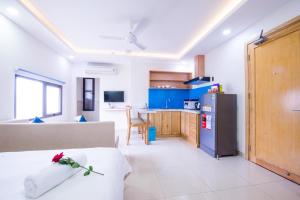 a kitchen and living room with a couch and a refrigerator at Sincero Hotel & Apartment in Da Nang