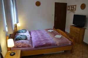 Postel nebo postele na pokoji v ubytování Penzion Kutil Trojanovice