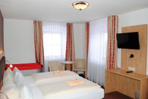 Кровать или кровати в номере Landgasthof Goldener Pflug