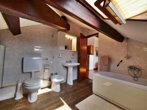 a bathroom with a toilet and a sink and a tub at Tino Brezza di Mare in Deiva Marina