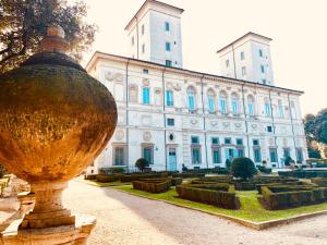 Sodas prie apgyvendinimo įstaigos 900 Piazza del Popolo