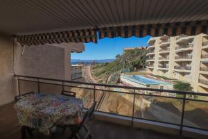 A balcony or terrace at DIFFERENTFLATS Cala Llenguadets