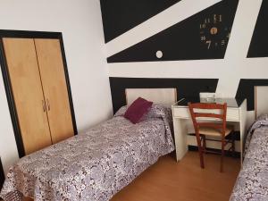 Postel nebo postele na pokoji v ubytování Hostal Lima