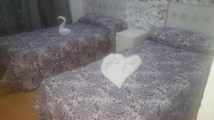 Postel nebo postele na pokoji v ubytování Hostal Lima