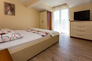 Postel nebo postele na pokoji v ubytování Villa Duce in Omis, private pool