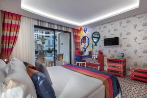 TV a/nebo společenská místnost v ubytování Granada Luxury Belek - Family Kids Concept