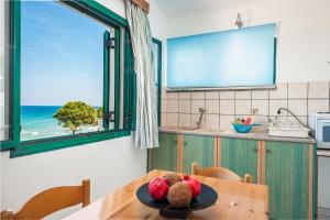 Kuchyňa alebo kuchynka v ubytovaní Amarylis Beachfront Studios