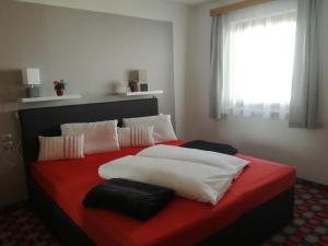 Katil atau katil-katil dalam bilik di Gasthof Luggau