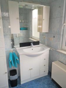 a bathroom with a white sink and a mirror at Stadtwohnung in Usedom Town