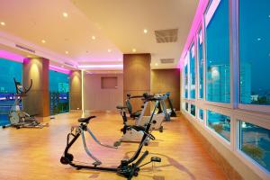 Das Fitnesscenter und/oder die Fitnesseinrichtungen in der Unterkunft Intimate Hotel Pattaya - SHA Extra Plus