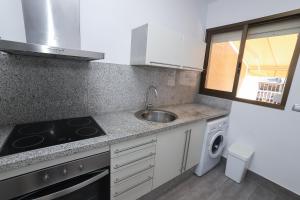 Kuchyňa alebo kuchynka v ubytovaní DIFFERENTFLATS Casalmar