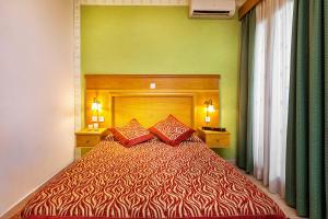 Postel nebo postele na pokoji v ubytování Akritas Ef Zin Villas & Suites