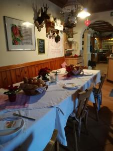 a long table with a white table cloth on it at Pension Landhaus Ingrid B&B in Loich